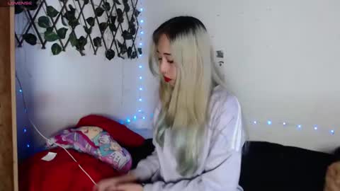 Snapshot of hallie_cam2 chatting on October 2025 09:02:01 PM HALLIE online show from October 2025 09:02:01 PM