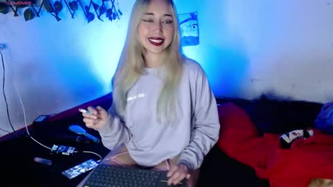 Snapshot of hallie_cam2 chatting on October 2025 08:21:02 PM HALLIE online show from October 2025 08:21:02 PM