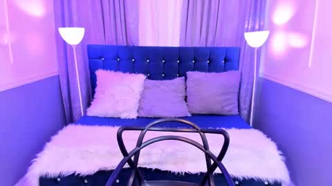 Halls Red online show from December 2024 09:49:02 PM