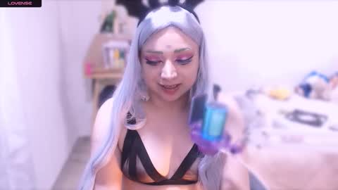 Hana Hyuga .   Please help me reach 200 thumbs up online show from October 2025 12:52:02 AM