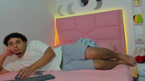 Snapshot of handsome_petite chatting on December 2024 11:18:02 PM grace and tim online show from December 2024 11:18:02 PM