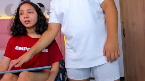 Snapshot of handsome_petite chatting on January 2025 02:04:02 AM grace and tim online show from January 2025 02:04:02 AM