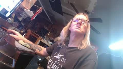 Snapshot of handyman5303 chatting on February 2025 09:43:02 PM Handystudman online show from February 2025 09:43:02 PM