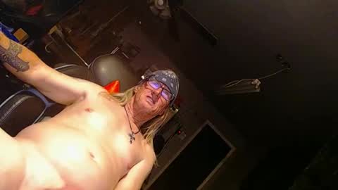 Snapshot of handyman5303 chatting on November 2025 06:34:02 AM Handystudman online show from November 2025 06:34:02 AM