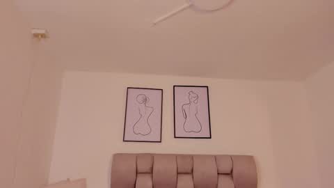 hanna__evans_ online show from September 2025 11:43:01 AM