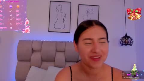 hanna__evans_ online show from December 2025 12:33:02 PM