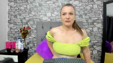 Snapshot of hanna_bell11 chatting on November 2025 02:01:02 AM Hanna online show from November 2025 02:01:02 AM