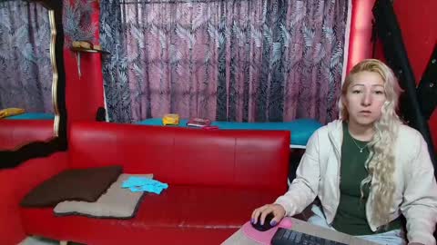 Snapshot of hanna_mature01 chatting on February 2025 11:32:01 AM Hanna online show from February 2025 11:32:01 AM