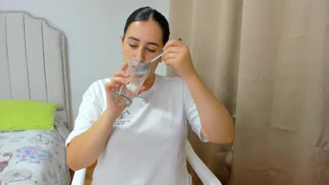 Snapshot of hannaa86 chatting on October 2025 12:45:01 AM Hanna online show from October 2025 12:45:01 AM