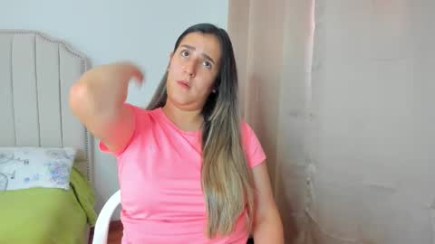 Snapshot of hannaa86 chatting on November 2025 07:57:01 PM Hanna online show from November 2025 07:57:01 PM