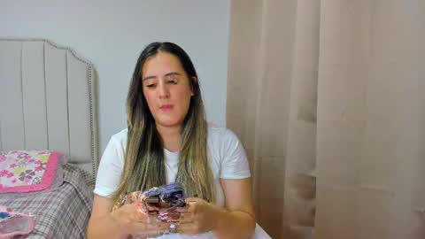 Snapshot of hannaa86 chatting on November 2025 09:08:01 PM Hanna online show from November 2025 09:08:01 PM