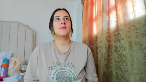 Snapshot of hannaa86 chatting on December 2025 05:39:02 PM Hanna online show from December 2025 05:39:02 PM