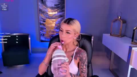Snapshot of hannaconnor_ chatting on July 2026 01:17:01 PM Hanna Connor online show from July 2026 01:17:01 PM