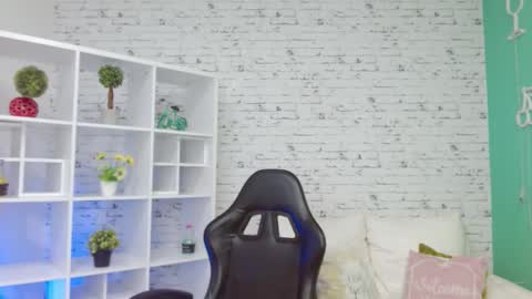 Hannah  online show from November 2025 11:20:02 AM