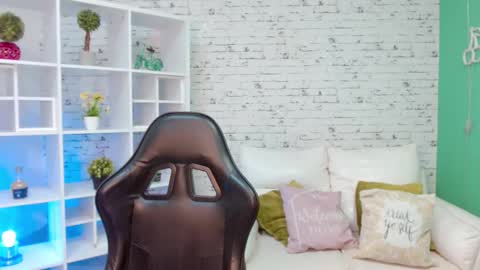 Hannah  online show from December 2025 11:19:01 AM