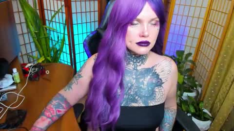 Hannah online show from December 2025 07:42:01 PM