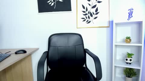 hannah_hh online show from January 2025 04:30:02 PM