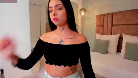 Hannah Milton online show from November 2025 10:43:01 PM