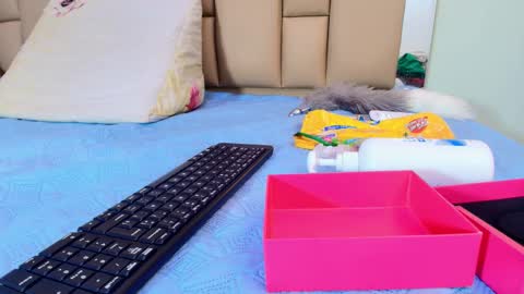 hannah_teehn online show from November 2025 07:02:02 PM