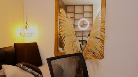 Hannah Williams online show from January 2026 02:49:01 AM