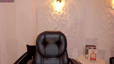 HANNAH J online show from November 2025 05:04:01 PM