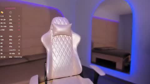 hannahmonttgomery  Help me reach 100 Hands up online show from February 2026 01:20:02 PM