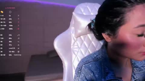 hannahmonttgomery  Help me reach 100 Hands up online show from February 2026 04:41:01 PM