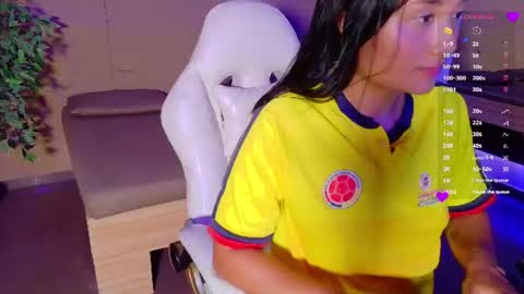 hannahmonttgomery  Help me reach 100 Hands up online show from June 2026 04:23:01 PM