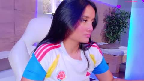 hannahmonttgomery  Help me reach 100 Hands up online show from July 2026 05:06:02 PM