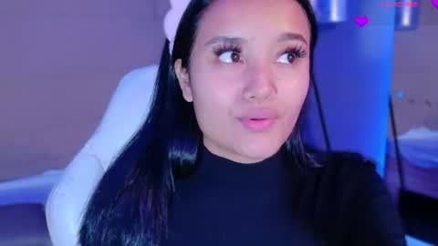 hannahmonttgomery  Help me reach 100 Hands up online show from July 2026 01:07:02 PM