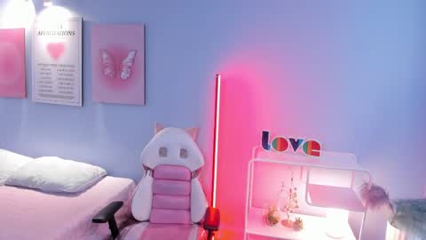 Hannah online show from April 2026 12:27:02 PM