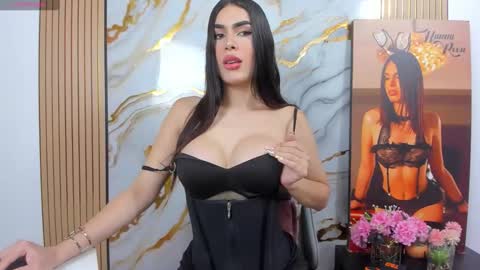 hannaroosseee online show from April 2026 06:53:02 PM