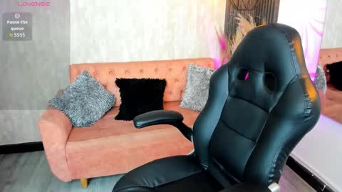 Hanna online show from November 2025 08:44:01 PM