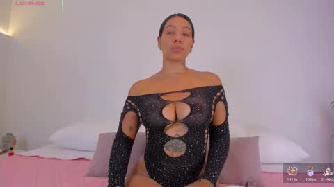 Hanna Williams  online show from November 2025 08:30:01 PM