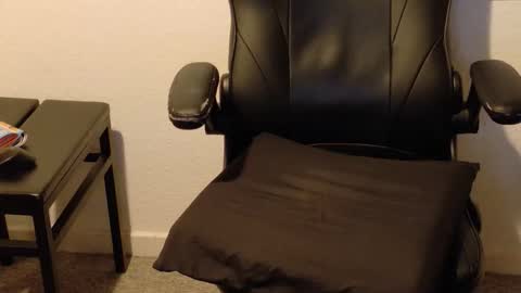 Snapshot of hansi63 chatting on January 2026 05:26:01 PM charly online show from January 2026 05:26:01 PM