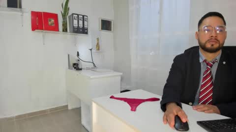 Happer Quinn  Mr Hale online show from December 2025 11:17:01 AM