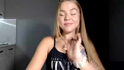 Snapshot of happy_fox_ chatting on September 2025 09:40:02 PM happy_fox_ online show from September 2025 09:40:02 PM