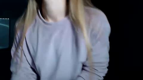 happy_fox_ online show from November 2025 06:09:02 PM