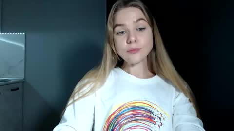 happy_fox_ online show from December 2025 08:40:01 PM