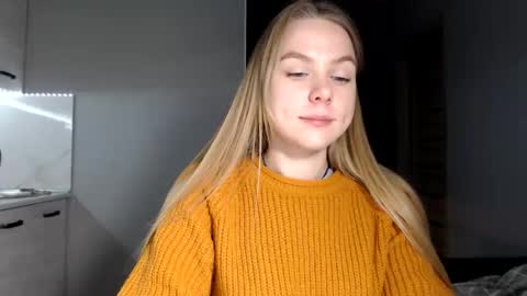 happy_fox_ online show from February 2026 09:38:01 PM