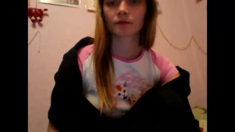 Snapshot of happyemily18 chatting on February 2026 05:22:02 PM happyemily online show from February 2026 05:22:02 PM