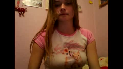 Snapshot of happyemily18 chatting on March 2026 09:21:02 PM happyemily online show from March 2026 09:21:02 PM