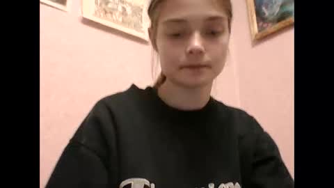 Snapshot of happyemily18 chatting on March 2026 09:53:01 PM happyemily online show from March 2026 09:53:01 PM