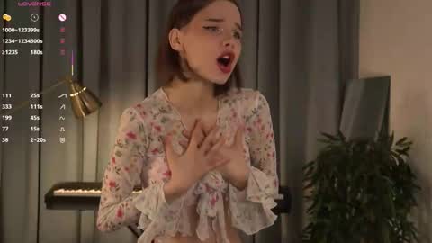 Snapshot of happynewdear chatting on September 2025 02:48:02 AM Evy online show from September 2025 02:48:02 AM