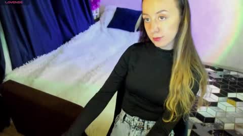 Snapshot of happystephanie chatting on December 2024 09:26:01 PM Stephanie online show from December 2024 09:26:01 PM