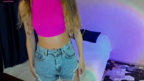 Snapshot of happystephanie chatting on December 2024 10:53:01 PM Stephanie online show from December 2024 10:53:01 PM