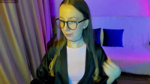 Snapshot of happystephanie chatting on September 2025 03:24:02 PM Stephanie online show from September 2025 03:24:02 PM