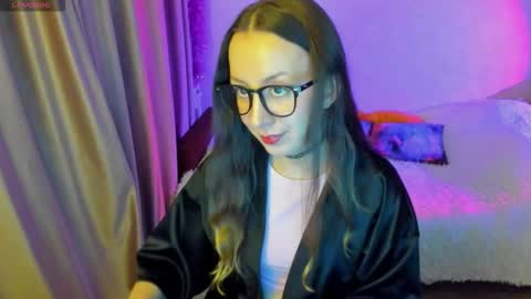 Snapshot of happystephanie chatting on October 2025 04:25:02 PM Stephanie online show from October 2025 04:25:02 PM