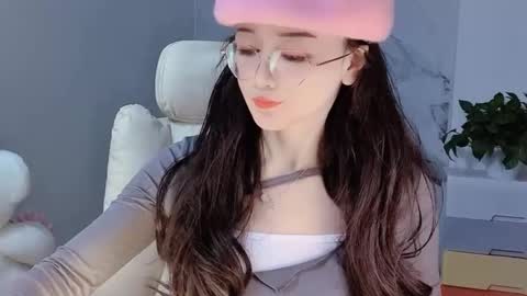 Snapshot of happysweetie168 chatting on December 2024 06:50:02 AM Daisy online show from December 2024 06:50:02 AM