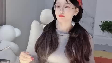 Snapshot of happysweetie168 chatting on February 2025 03:39:02 AM Daisy online show from February 2025 03:39:02 AM